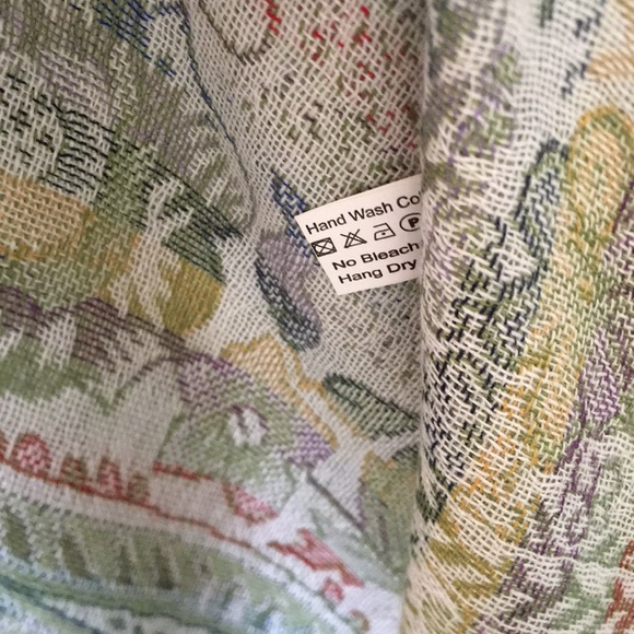 WNOT Elegant Scarf or Wrap! - Picture 10 of 10